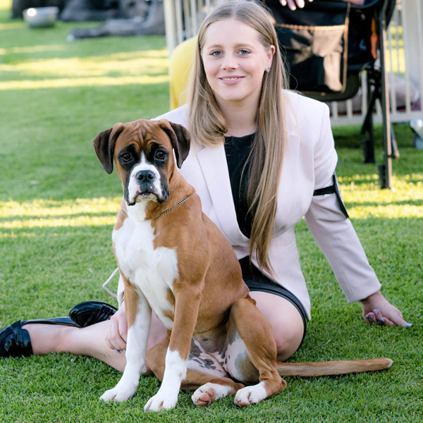 milly-sitting-kristen